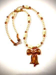 BOW necklace