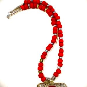 Red Family Vintage 16